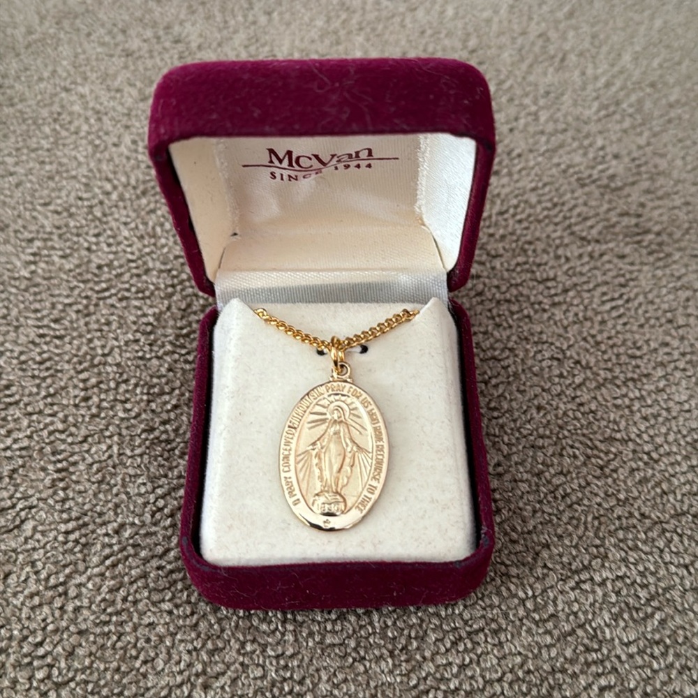 mcvan Virgin Mary necklace chapel sterling gold tone necklace (TD)